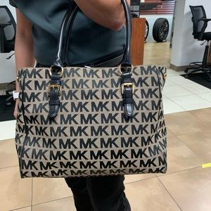 Michael Kors large hand bag